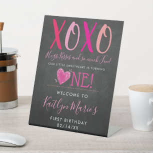 Signe De Table Hugs & Kisses (XOXO) Valentine's Day 1st Birthday
