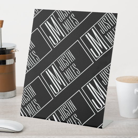 Signe De Table Initiales modernes avec nom Monogram Motif (In SItu)