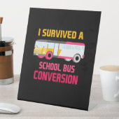 Signe De Table J'Ai Survécu À Une Conversion De Bus Scolaire (In SItu)