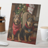 Signe De Table Kelpie australienne près de la cheminée Noël (In SItu)