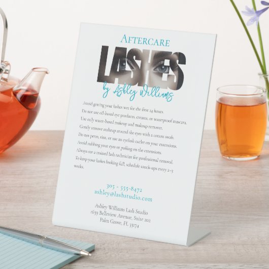 Signe De Table La typographie moderne "LASHER by" (In SItu)