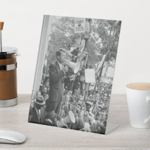 Signe De Table Le sénateur Robert Kennedy en campagne pour le pré