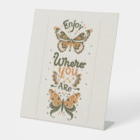 les papillons cottage profitent de l'endroit où vo