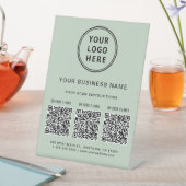 Signe De Table Logo d'entreprise 3 codes QR Vert sauge (In SItu)
