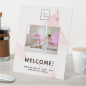 Signe De Table Logo d'entreprise en marbre rose vif (In SItu)