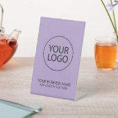 Signe De Table Logo professionnel et entreprise de texte violet (In SItu)