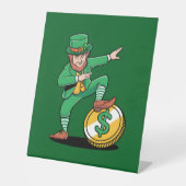Signe De Table Lutin qui fait le dab Funny St Patrick's Day (Recto)