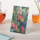 Signe De Table Macaw tropicale dans une forêt tropicale luxuriant (In SItu)