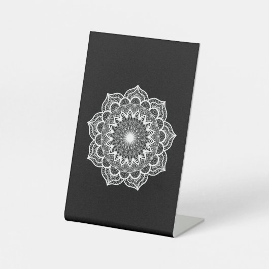 Signe De Table Mandala blanc sur fond noir (Recto)