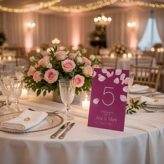 Signe De Table Mariage de pétales roses romantiques