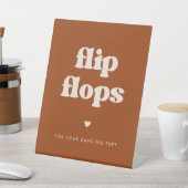 Signe De Table Mariage élégant rétro Burnt Orange Flip Flops (In SItu)