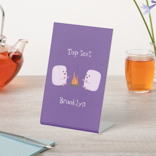 Signe De Table Marshmallows mignons roses par dessin animé sur le (In SItu)