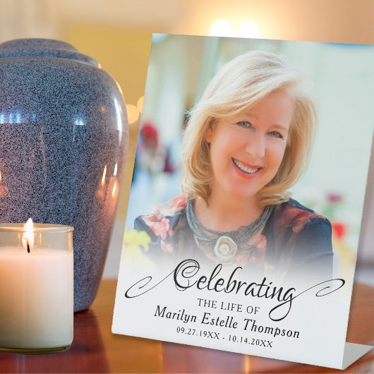 Signe De Table Mémorial célébrant la vie de la photo