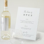 Signe De Table Menu Barre Mariage de script minimal<br><div class="desc">Invitation vos invités à prendre une libation préférée du bar avec notre charmant panneau de menu de bar mariage. Le design comprend "le bar est ouvert" en écriture de calligraphie noire et en lettres de bloc. Personnalisez avec vos sélections de boissons sous.</div>