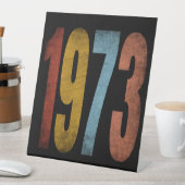 SIGNE DE TABLE MILLÉSIMÉ 1973 (In SItu)