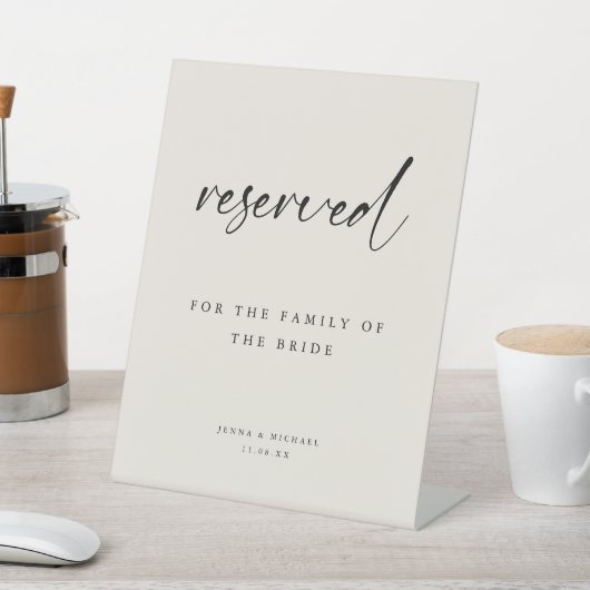 Signe De Table Modern "Reserved" Beige Script Wedding (In SItu)