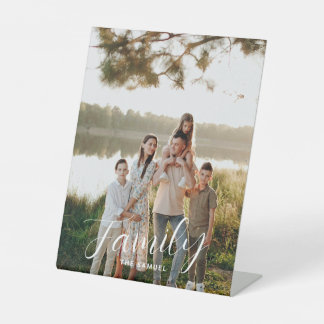 Signe De Table Modern Script Family Photo & Name Custom