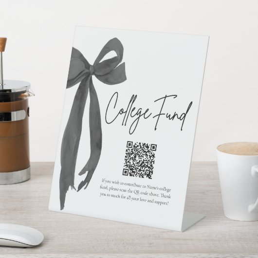 Signe De Table Moderne Black Bow QR Code College Fonds Graduation (In SItu)
