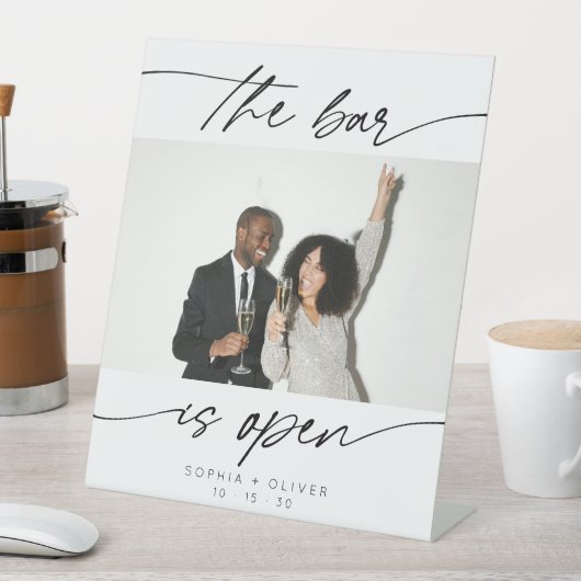 Signe De Table Moderne Le bar est ouvert Calligraphie Script Phot (In SItu)