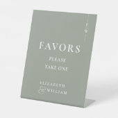 Signe De Table Monogramme moderne Sage Green Faveurs Mariage (Recto)