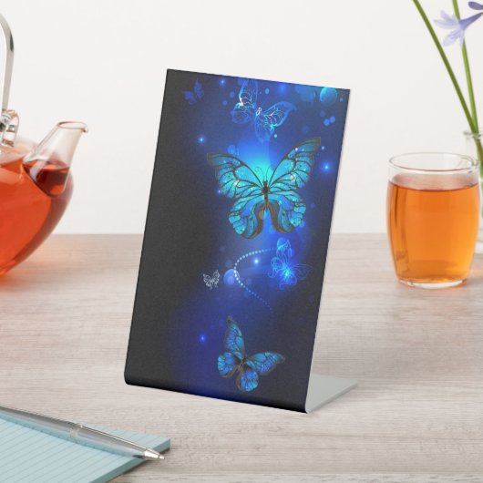 Signe De Table Morpho Butterfly in the Dark Background (In SItu)