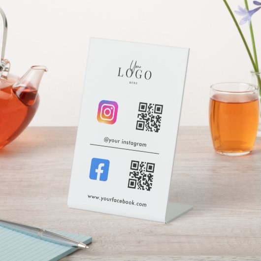 Signe De Table Multi QR Code Business Social Media Sign (In SItu)