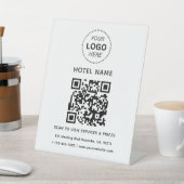 Signe De Table Nom de l'hôtel Logo et code QR Services Tarifs Dét (In SItu)