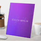 Signe De Table Nom et monogramme modernes de dégradé pourpre (In SItu)