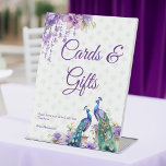 Signe De Table Peacock violet table de cadeaux de mariage indien<br><div class="desc">Aquarelle de fleurs de paon et de violet signe de table de cadeaux de mariage indien. Deux beaux paons fleurs de jasmin mauve glycine fleurs suspendues fleurs et guirlandes panneaux de table décoration mariage personnalisée</div>