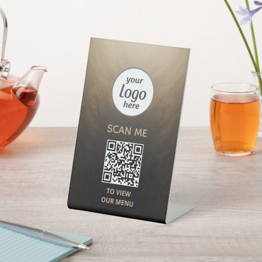 Signe De Table Pedestal Sign – Luxury Menu Display (In SItu)