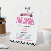 Signe De Table Pink Race Car Anniversaire Fête Heure Capsule (In SItu)