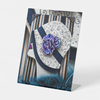 Signe De Table Plaque artistique Art Déco représentant une dame d