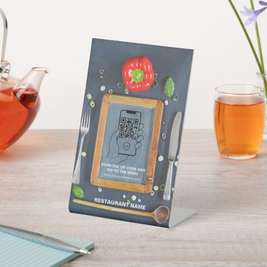 Signe De Table Porte-menu numérique gris avec code QR sur socle (In SItu)