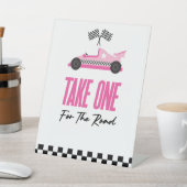 Signe De Table Prenez-En Un Pour Les Faveurs Road Pink Race Car (In SItu)