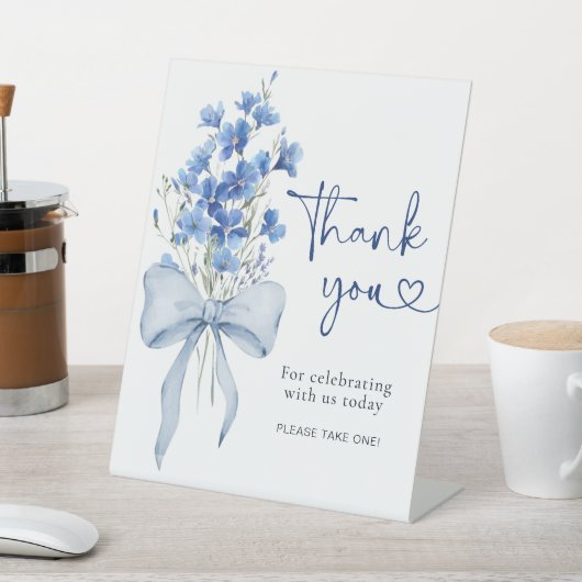 Signe De Table Quelque chose de Blue Ribbon Bow Merci Table (In SItu)