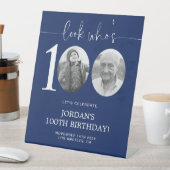 Signe De Table Regardez qui a 100 ans | Bleu 100e anniversaire (In SItu)