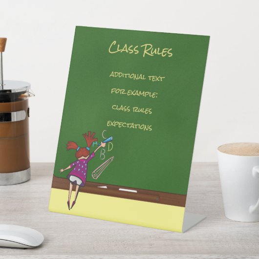 Signe De Table Retourner à l'école Chalkboard avec une fille (In SItu)