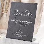 Signe De Table Rustique Open Bar Chalkboard Personnalisé Mariage<br><div class="desc">Open Bar ! Calligraphie simple mais élégante, cette enseigne de bar mariage dispose d'Open bar dans l'élégante calligraphie, et les boissons Tonights sont gratuites, les histoires de demain sont inestimables. Customisez ce panneau de mariage élégant avec vos noms et votre date! DROIT D'AUTEUR © 2020 Judy Burrows, Black Dog Art...</div>