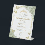 Signe De Table Sage Green Floral Quinceanera Bar Cocktail Menu<br><div class="desc">Personnalisez cette signature élégante bar à cocktails / menu de boisson panneau de guéridon avec votre propre libellé facilement et rapidement. Cliquez simplement sur le bouton Modifier à l'aide des outils de conception pour modifier davantage le texte, le libellé, le style de police, la taille de police, la couleur de...</div>
