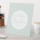Signe De Table Sage vert en vichy mignon baby shower neutre simpl (In SItu)