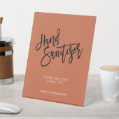 Signe De Table Script mariage.Sanitier main en terre cuite (In SItu)