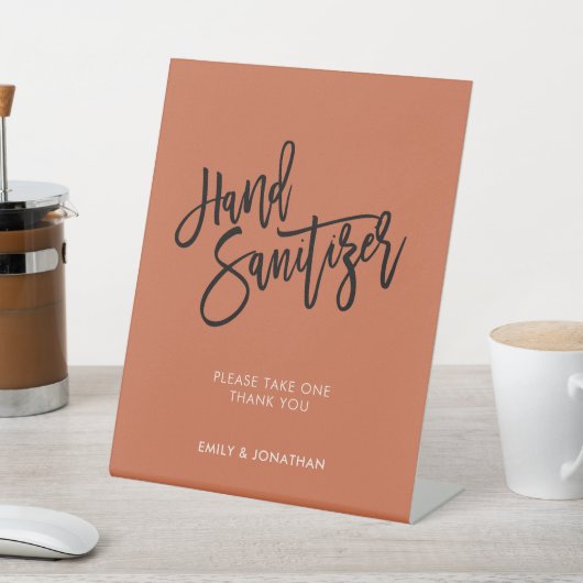 Signe De Table Script mariage.Sanitier main en terre cuite (In SItu)