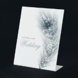 Signe De Table Script Peacock Feather Bienvenue au Mariage<br><div class="desc">Magnifique Peacock Feather Bienvenue au Mariage.Le texte peut être facilement personnalisé à vos mots.</div>