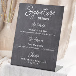 Signe De Table Signature Boissons Personnalisées Rustic Mariage B<br><div class="desc">Boissons Signature ! Calligraphie simple mais élégante, cette enseigne signature bar à boissons propose deux cocktails "the Bride" et "the Groom", personnalisés avec vos boissons de choix. Customisez cette élégante enseigne de mariage avec vos noms et boissons signature! DROIT D'AUTEUR © 2020 Judy Burrows, Black Dog Art - Tous droits...</div>