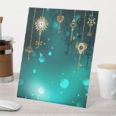 Signe De Table Skeleton Keys on Green Background (In SItu)