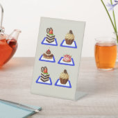 Signe De Table Stand de gâteau délicieux (In SItu)