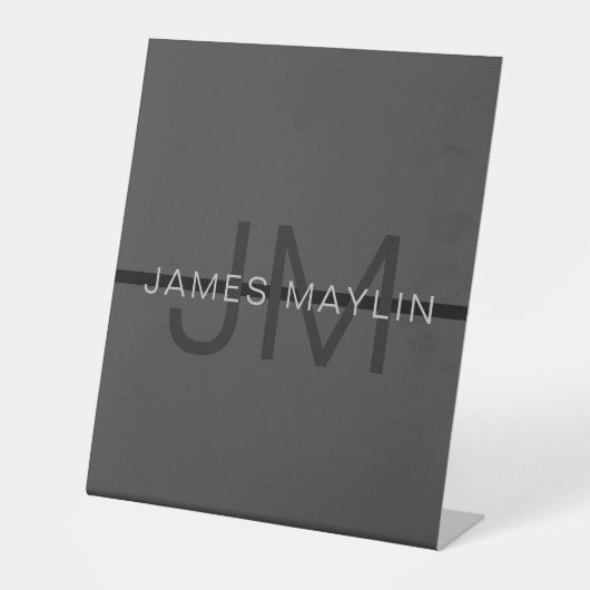 Signe De Table Stylé Masculin Gris Foncé Nom & Monogramme (Recto)