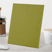 Signe De Table Surface vert olive avec un motif subtil en tourbil (In SItu)
