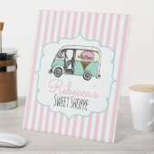 Signe De Table Symbole d'anniversaire de la crème glacée rose (In SItu)