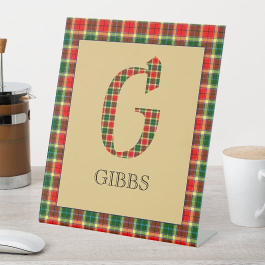 Signe De Table Symbole de piédestal Gibbs Tartan Monogram G (In SItu)